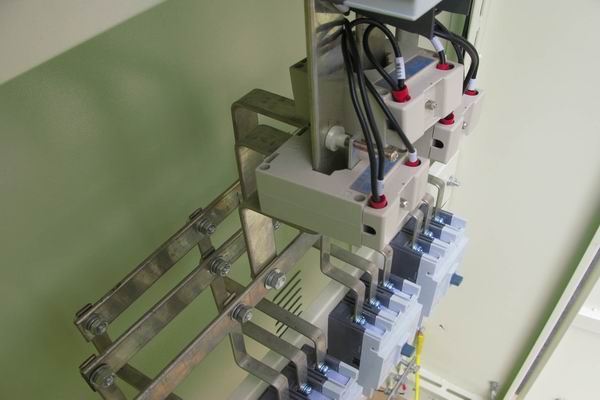 稻城配电柜-应急照明配电柜使用对工作人员的具